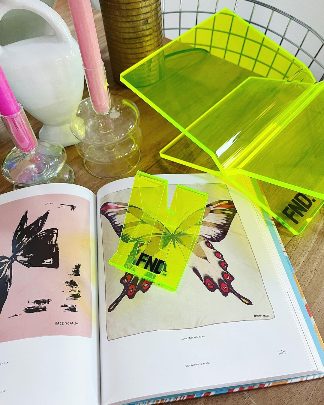 Bookstand - Midnight Black inspiration 4