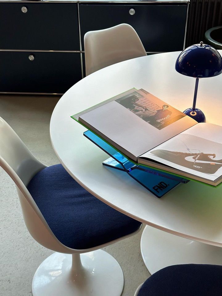 Bookstand - Midnight Black inspiration 1