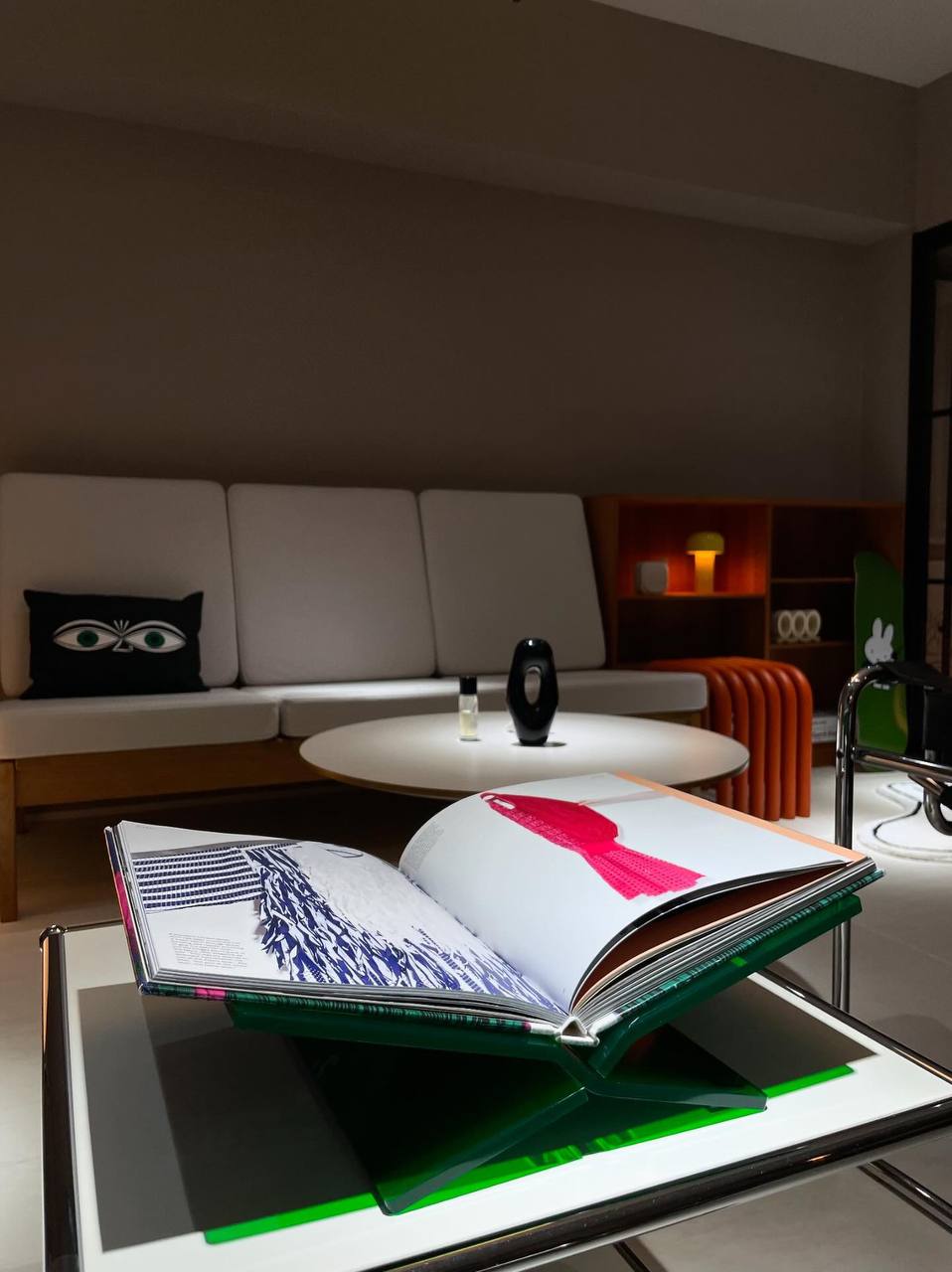 Bookstand - Midnight Black inspiration 8